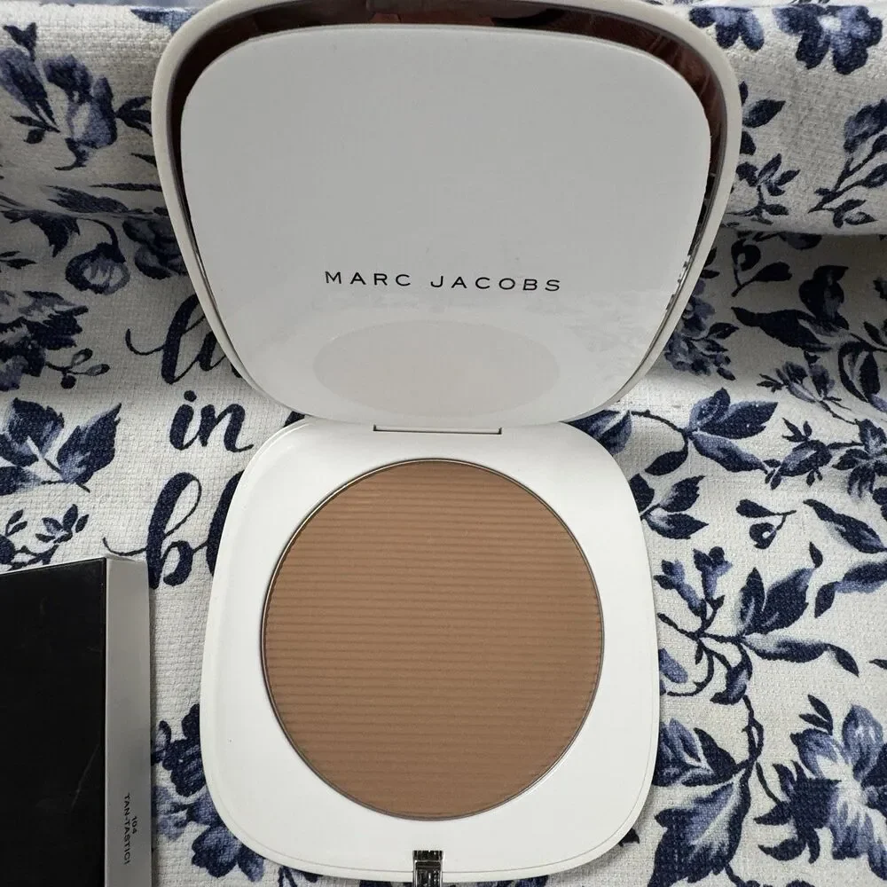 Marc Jacobs O!Mega Bronze Coconut Perfect Tan Matte Bronzer - 104 Tan Tastic NIB